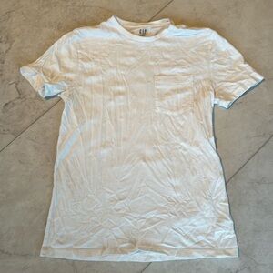Gap pocket tshirt